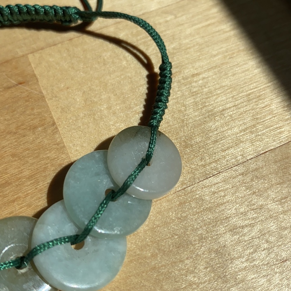 Jade string bracelet - Picture 2 of 4